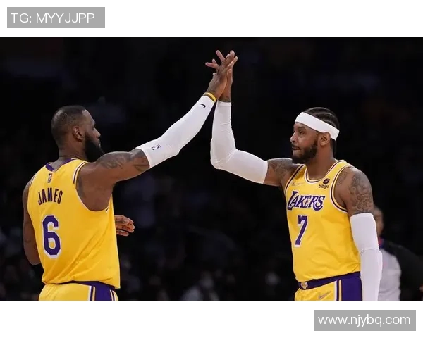 足球明星与詹姆斯亲密会面共话运动梦想与未来发展